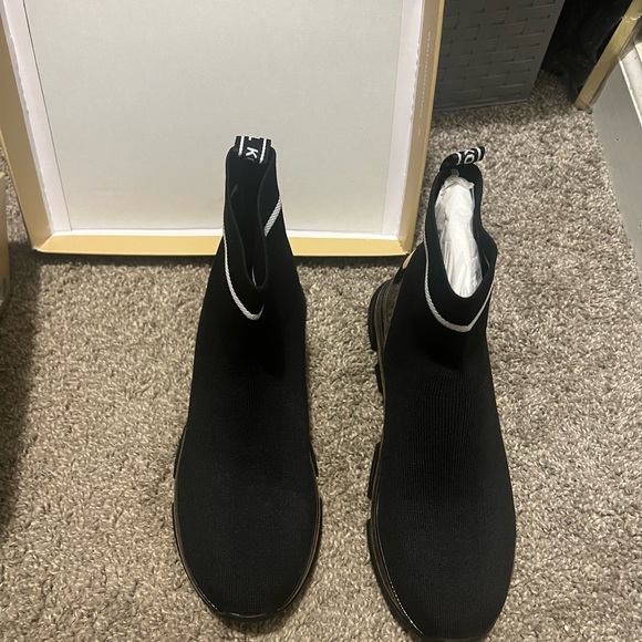 Black comfortable Michael Kors booties - Picture 4 of 5